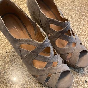 Suede platform